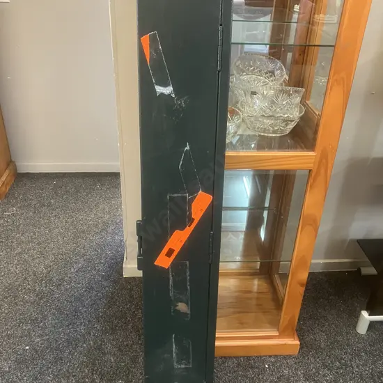 Gun Cabinet - 1 Gun With Padlock & Key. H130 W20 D6cm
