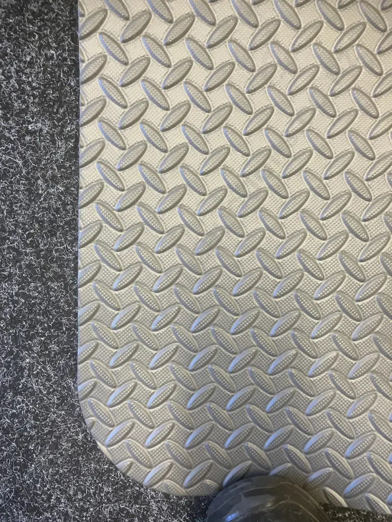 Diamond Tread Rubber Floor Mat. 117 x 234cm Image 1++