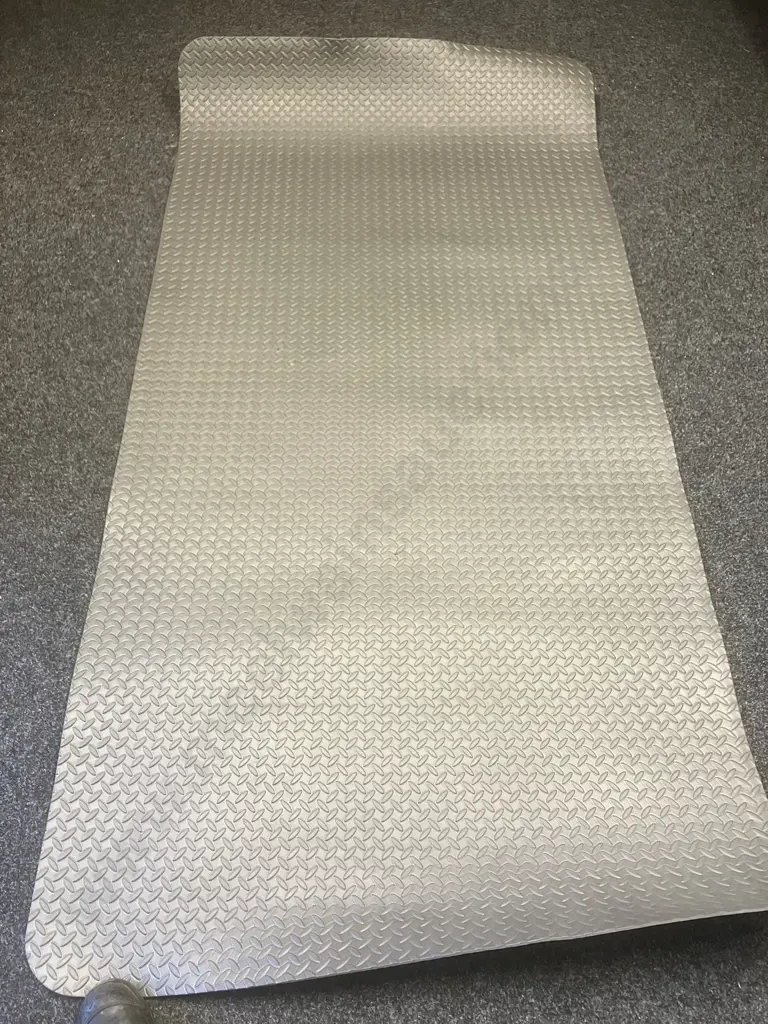 Diamond Tread Rubber Floor Mat. 117 x 234cm Image 1++