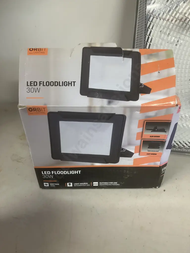 Light Fittings x 3 & Extraction Fan Image 1++