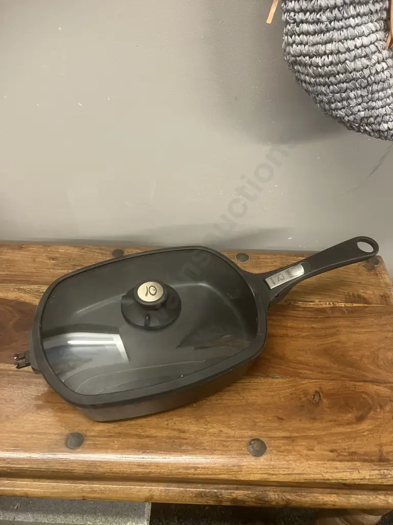 Weber Q Ware Casserole Dish 18.5 x 12 x 51cm Black (Only 1 Handle) Image 1++