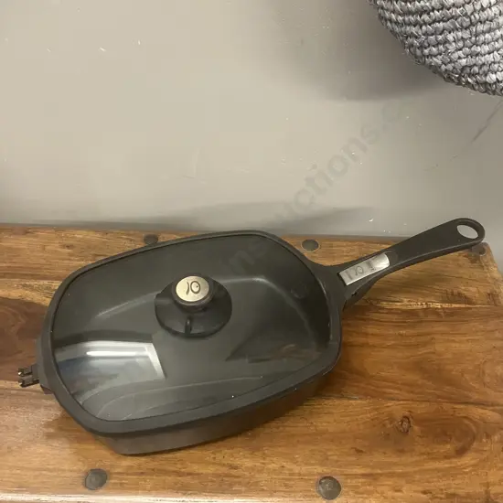 Weber Q Ware Casserole Dish 18.5 x 12 x 51cm Black (Only 1 Handle)