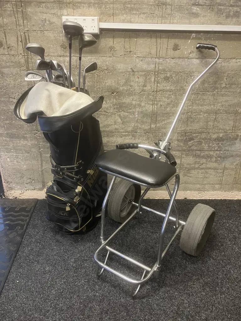 Golf Clubs In NIBLICK Bag With Trundler Image 1++