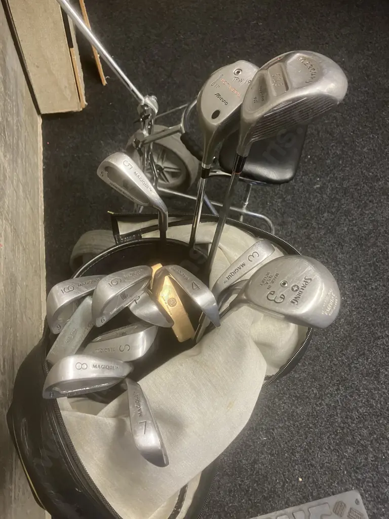 Golf Clubs In NIBLICK Bag With Trundler Image 1++