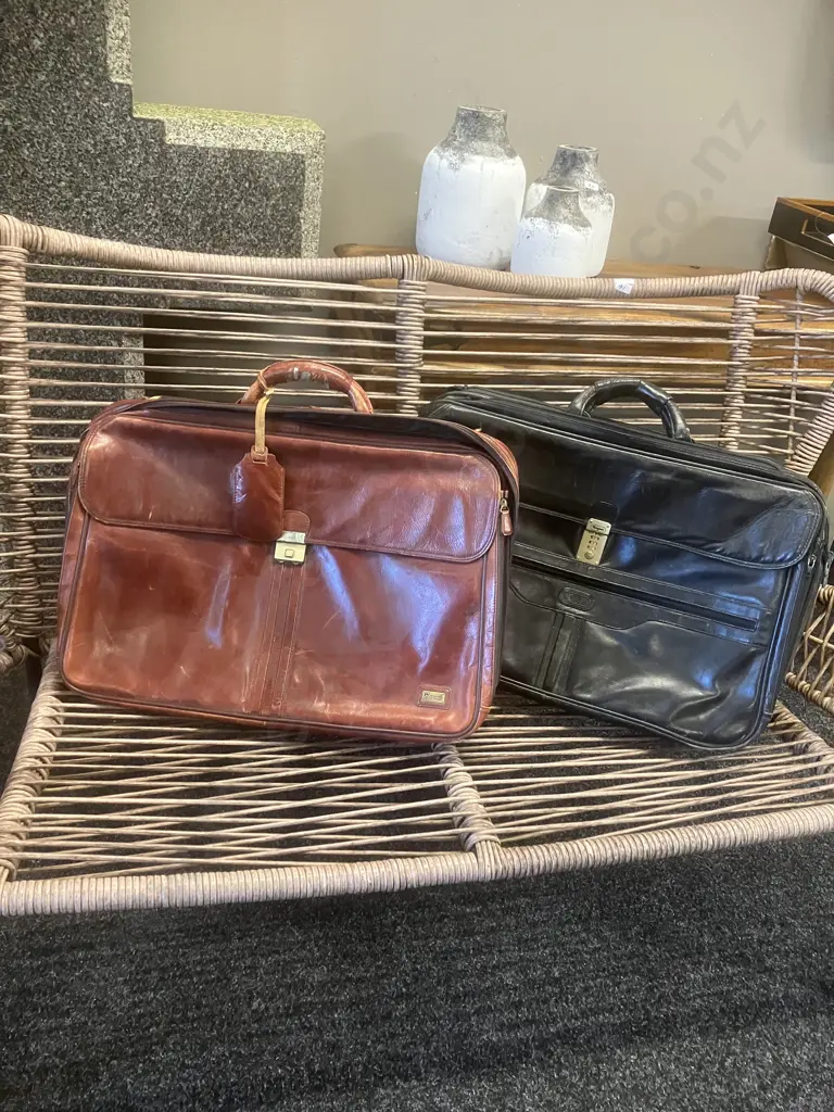 Pair of Vintage Italian Leather Travel Cases Image 1++