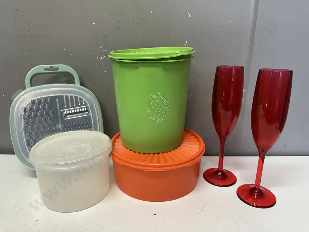 Assorted Plastic Ware Including Tupperware Image 1++