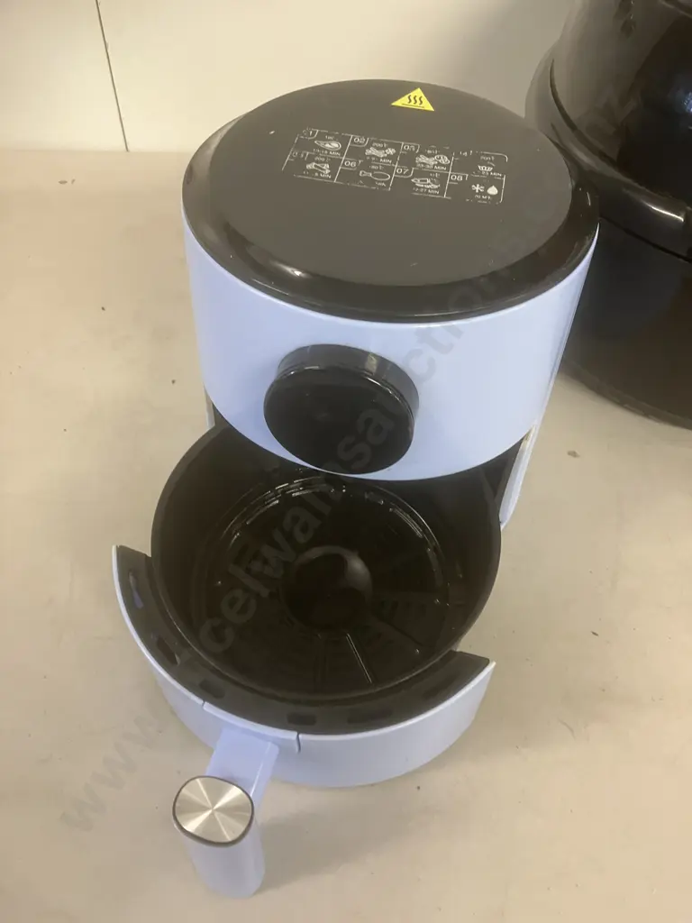 Fryair Turbo Air Fryer, Anko Air fryer, Living & Co Cordless Jug Image 1++