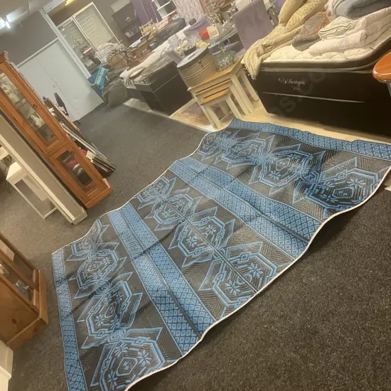 Blue & Black Woven Plastic Floor mat. 260 x 260cm