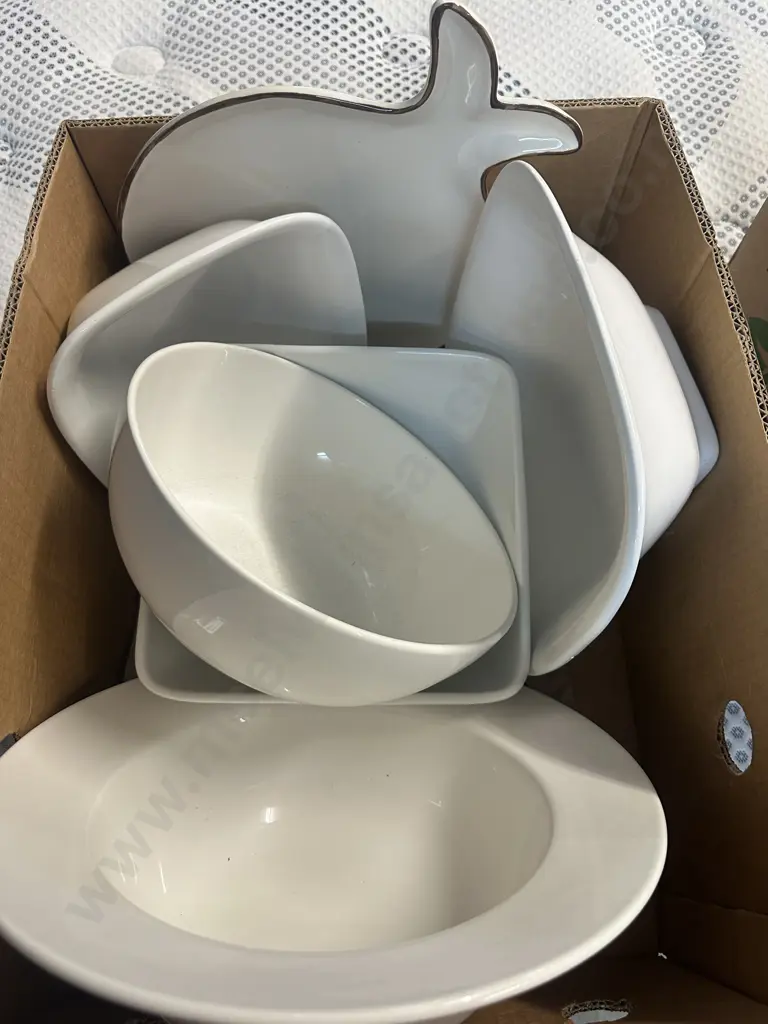 Selection Of White Platters, Bowls Including Villa Etc Image 1++