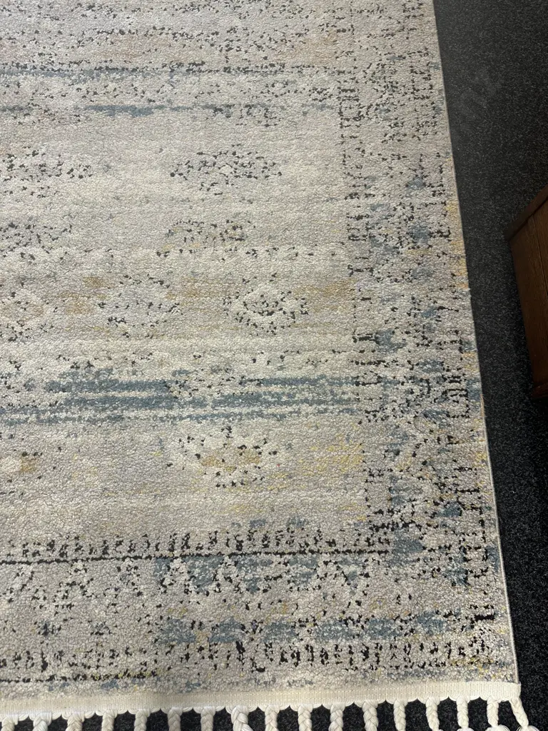 Aramis Collection Multicoloured Floor Rug With Plaited Tassles 160x245cm. Image 1++