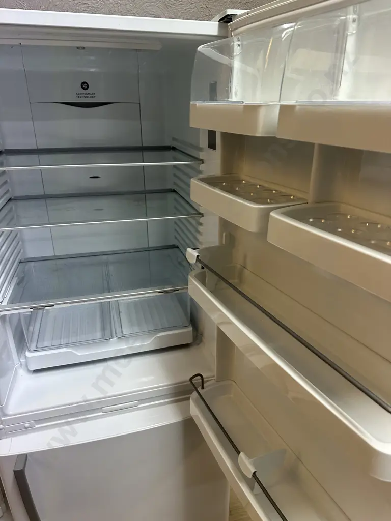 Fisher & Paykel Active Smart Fridge Freezer 373litres Image 1++
