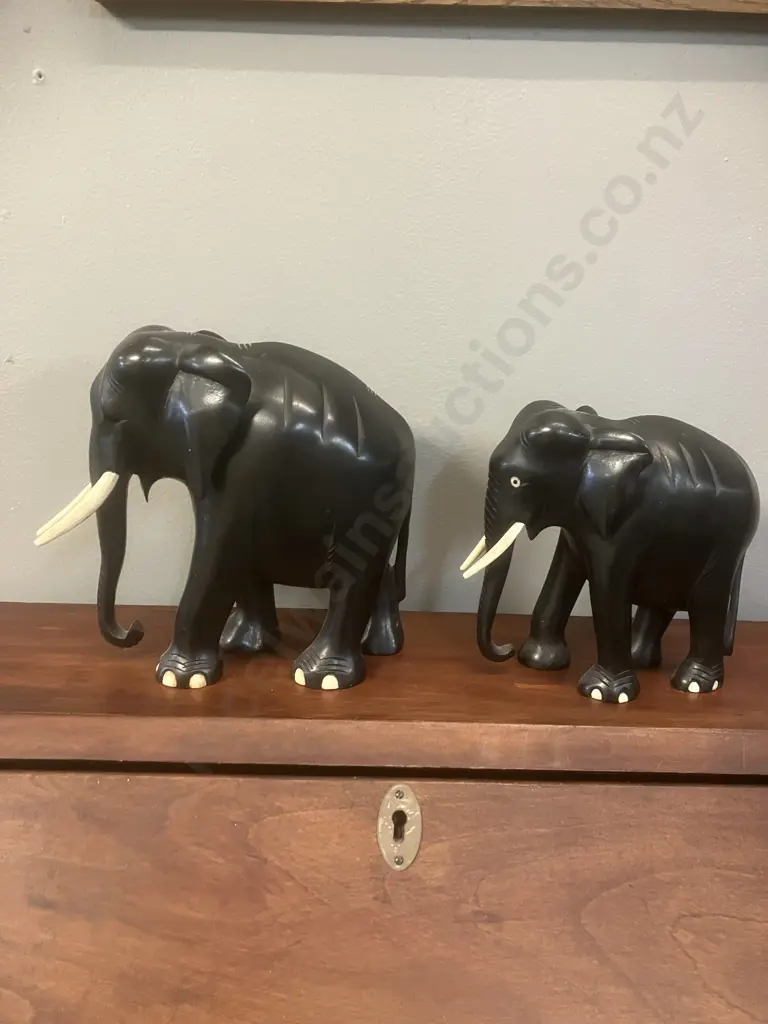 Pair of Elephant Ornaments Image 1++