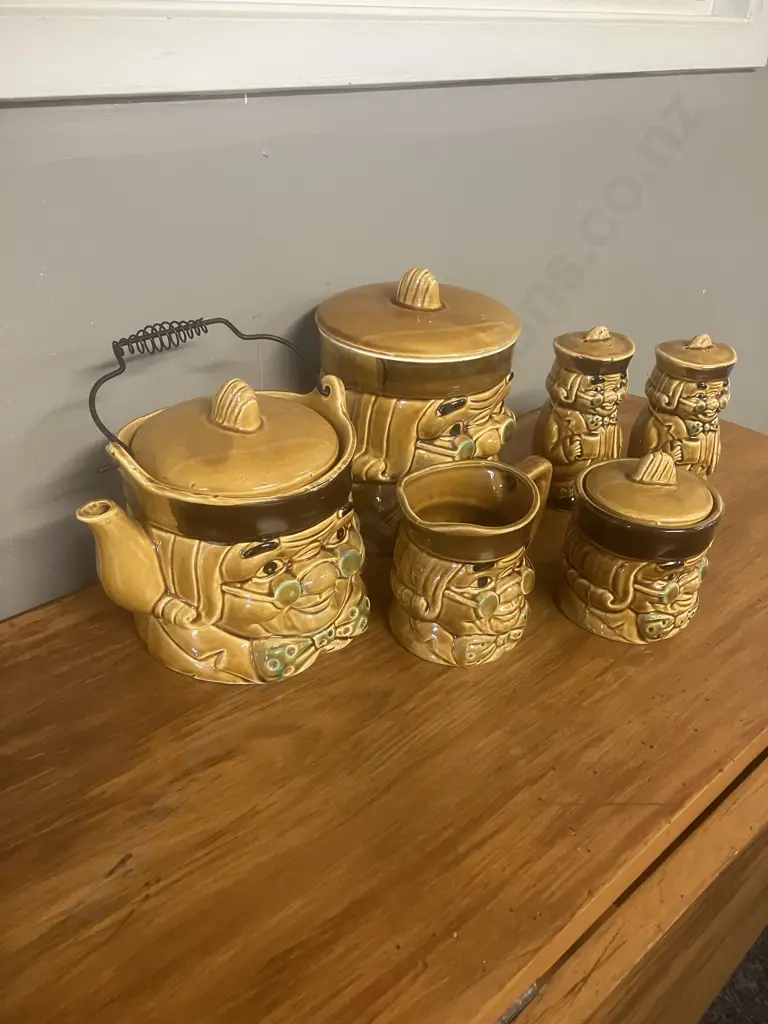 Vintage 1950s Ceramic Benjamin Franklin Tea Pot, Creamer And Sugar Set, Cookie Barrel, Salt & Pepper - Japan Image 1++