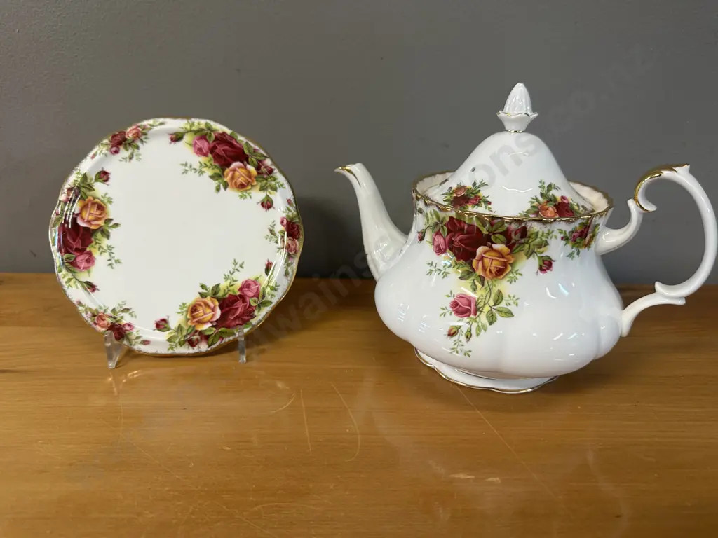 Royal Albert Old Country Roses Bone China Teapot & Matching Trivet H16cm. Made In England 1962-1973 Image 1++