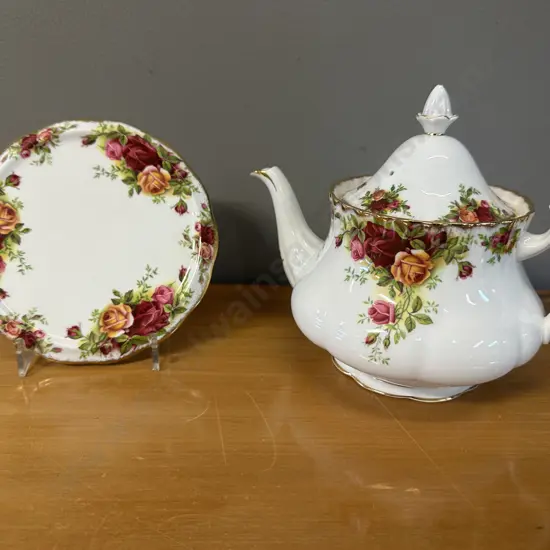 Royal Albert Old Country Roses Bone China Teapot & Matching Trivet H16cm. Made In England 1962-1973