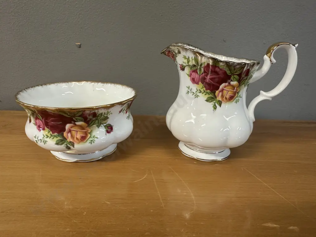 Royal Albert Old Country Roses Bone China Sugar Bowl & Jug Made In England 1962-1973 Image 1++