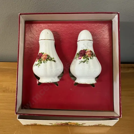 Royal Albert Old Country Roses Bone China Boxed Salt & Pepper Shakers Made In England 1962-1973