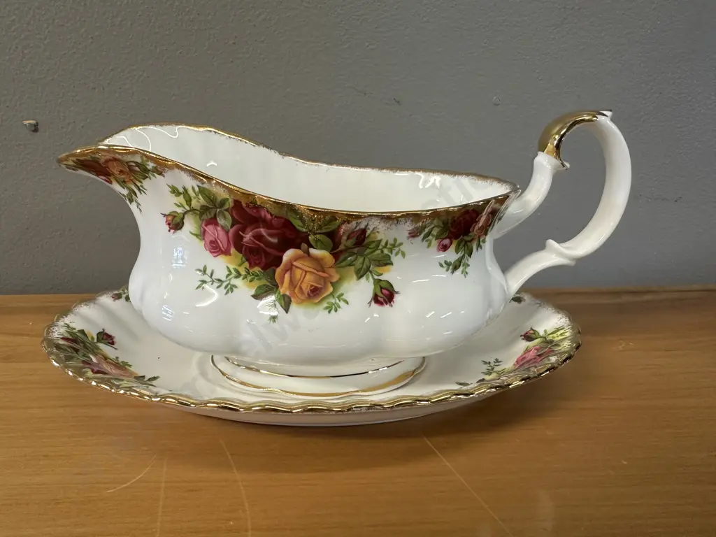 Royal Albert Old Country Roses Bone China Gravy Boat & Under Plate Made In England 1962-1973 Image 1++