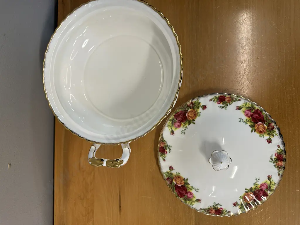 Royal Albert Old Country Roses Bone China Lidded Vegetable Tureen Made In England 1962-1973 Image 1++