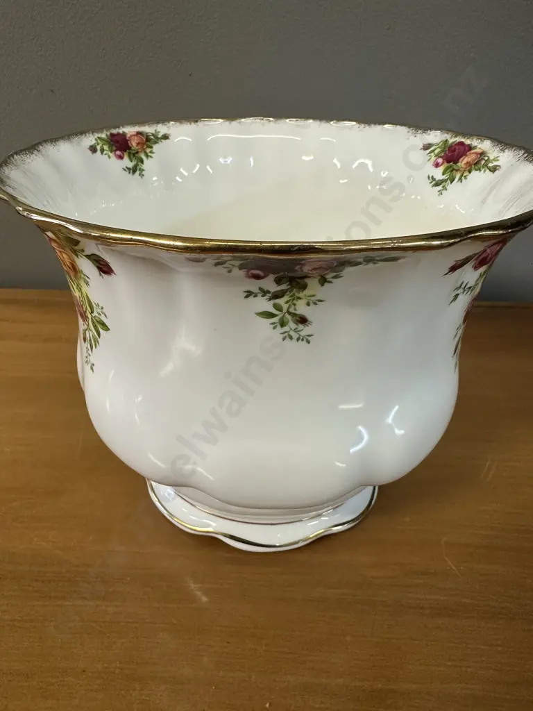 Royal Albert Old Country Roses Bone China Planter Pot H15.5cm. Made In England 1962 Image 1++
