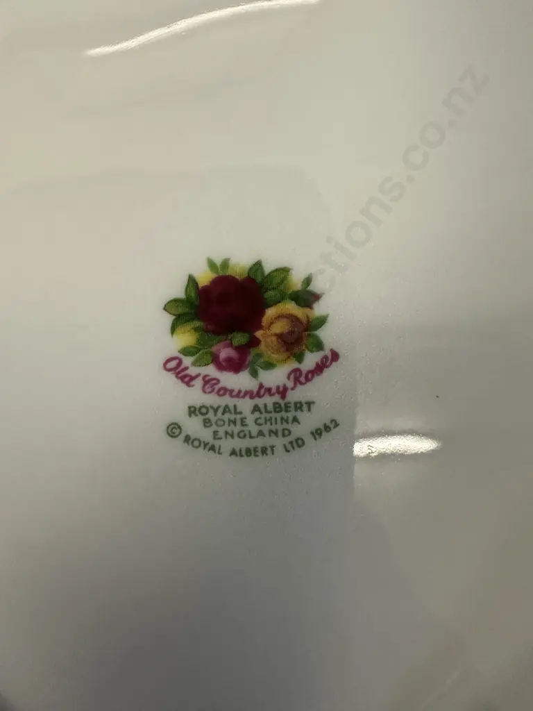 Royal Albert Old Country Roses Bone China Planter Pot H15.5cm. Made In England 1962 Image 1++