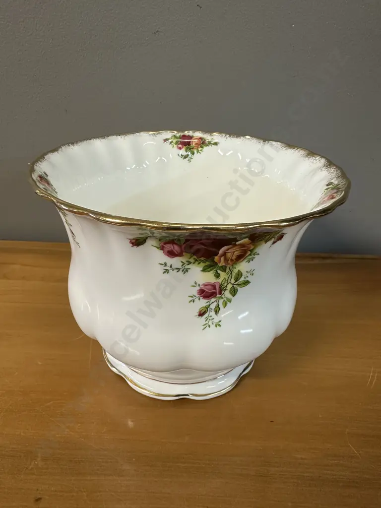 Royal Albert Old Country Roses Bone China Planter Pot H15.5cm. Made In England 1962 Image 1++
