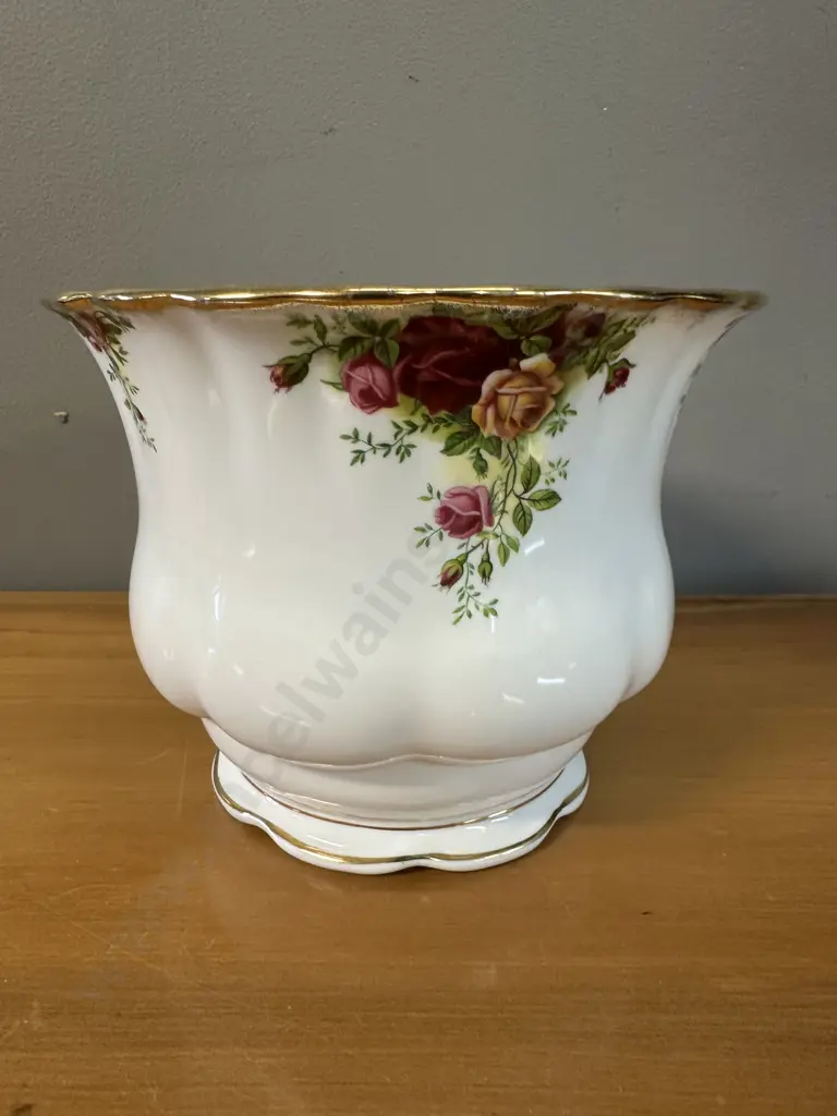 Royal Albert Old Country Roses Bone China Planter Pot H15.5cm. Made In England 1962 Image 1++