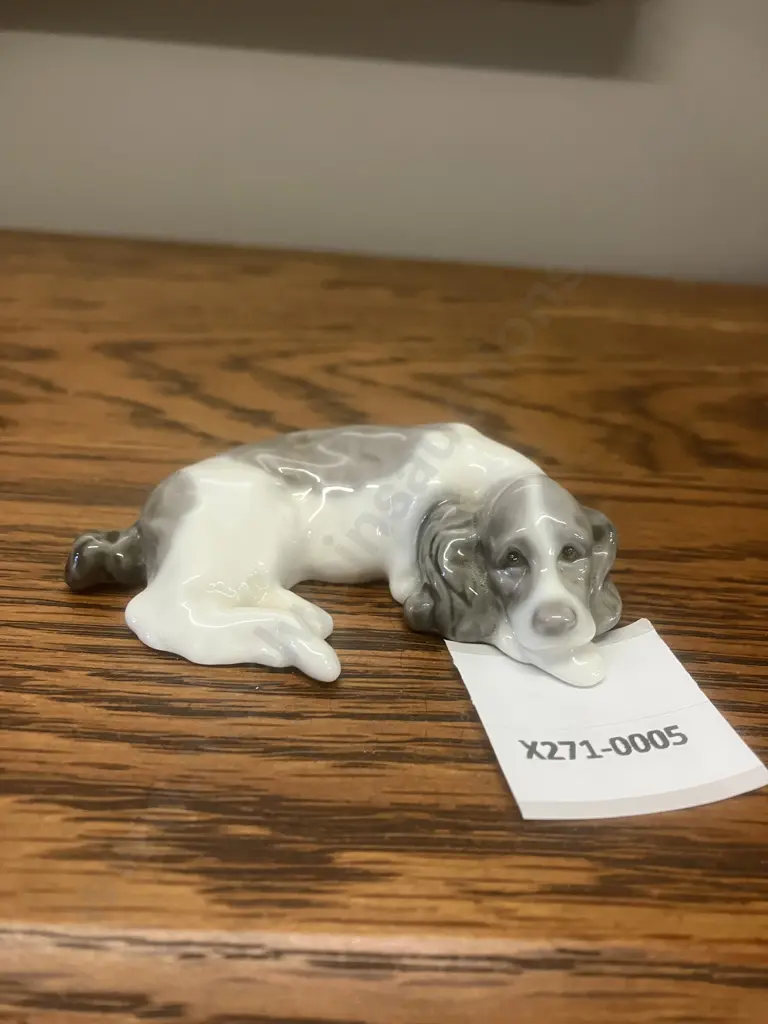 Lladro Small Sleeping Spaniel Image 1++