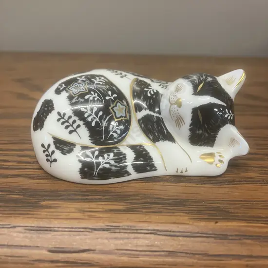 Royal Crown Derby "Misty" Kitty Cat Paperweight 2002 22k Gold Imari Bone China, Gold Stopper, Guild Exclusive
