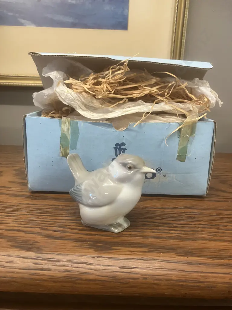 Lladro "Pajarito feo - Little Wren" Porcelain Figurine #1053, Alfredo Ruiz, 1970 Retired 1985. With Original Box Image 1++