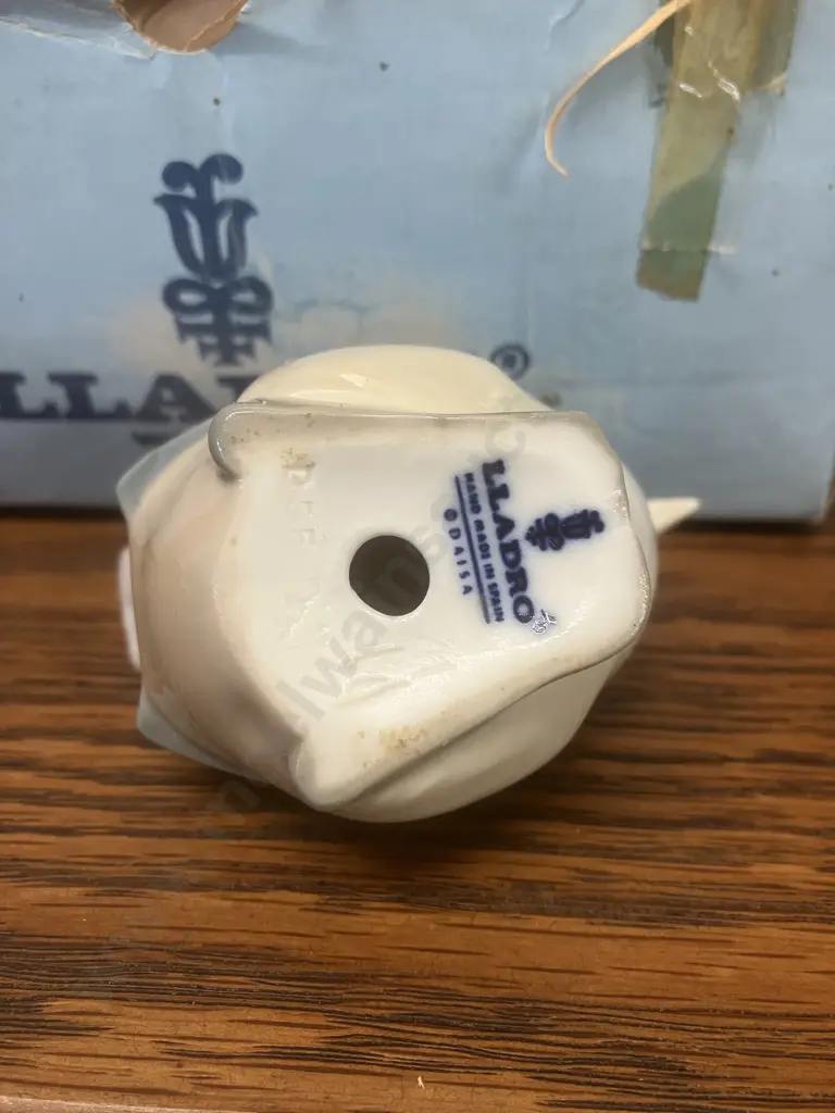 Lladro "Pajarito feo - Little Wren" Porcelain Figurine #1053, Alfredo Ruiz, 1970 Retired 1985. With Original Box Image 1++
