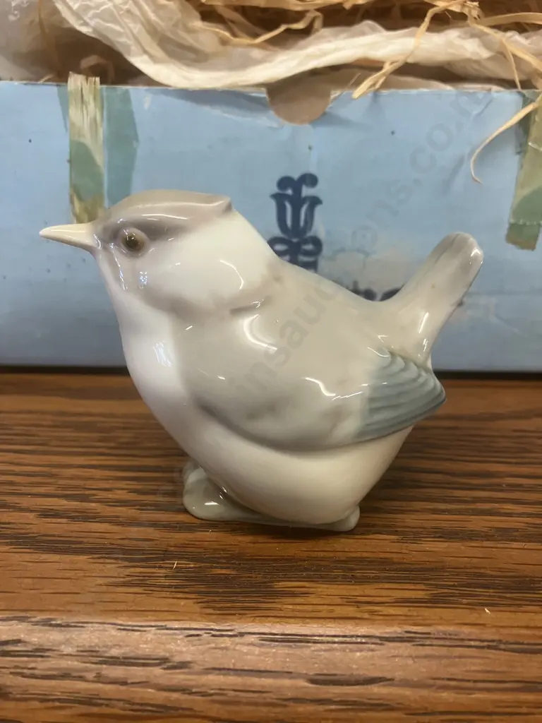 Lladro "Pajarito feo - Little Wren" Porcelain Figurine #1053, Alfredo Ruiz, 1970 Retired 1985. With Original Box Image 1++