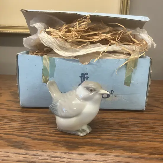 Lladro "Pajarito feo - Little Wren" Porcelain Figurine #1053, Alfredo Ruiz, 1970 Retired 1985. With Original Box