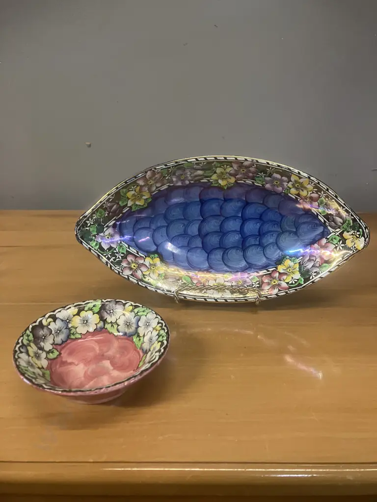 1930's Maling Clematis Pattern Oval Dish Thumbprint Blue & Round Dish Thumbprint Pink Image 1++