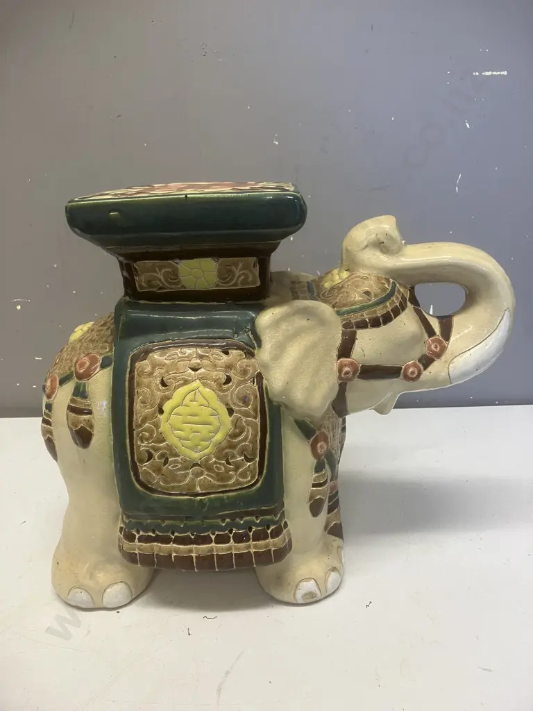 Ceramic Elephant Plant Stand. 29cm Image 1++