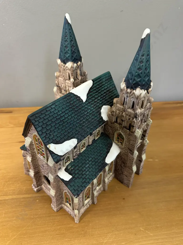 Vintage Porcelain Twin Spire Cathederal/Church H26cm. Image 1++