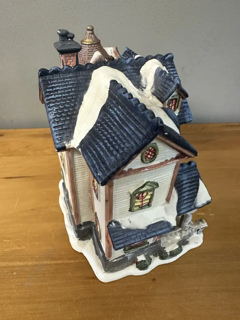 Vintage Holiday Time Traditional Collection 'Victorian House' H22cm. Image 1++