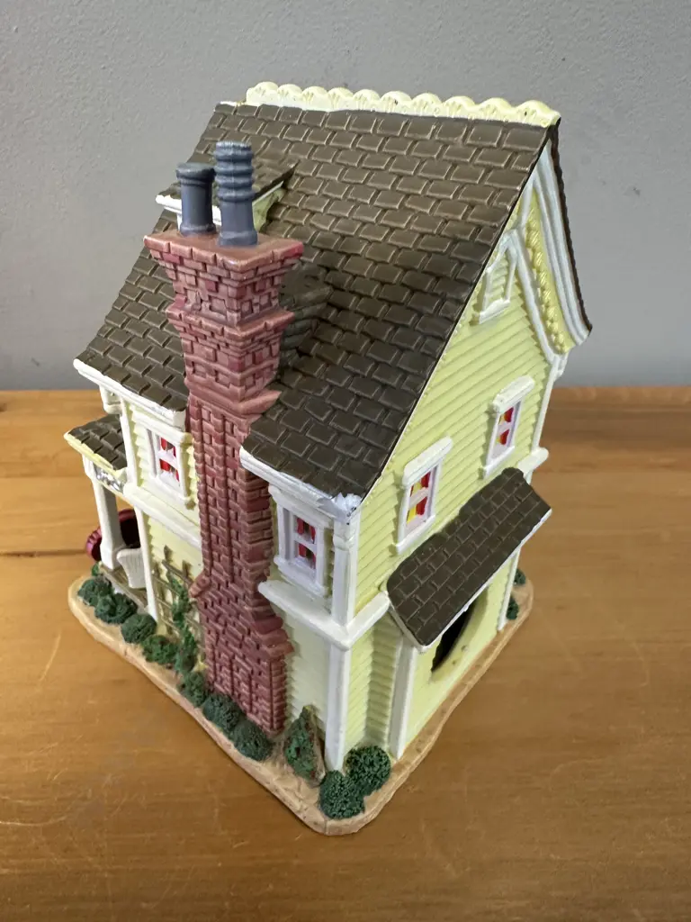 Lemax Coventry Cove Collection 2007 'Lucys Tea Room' H17cm. Image 1++