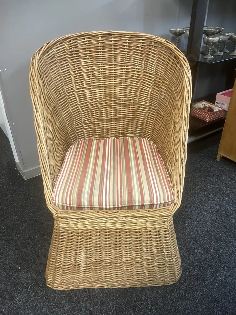 Vintage Wicker Chair Image 1++