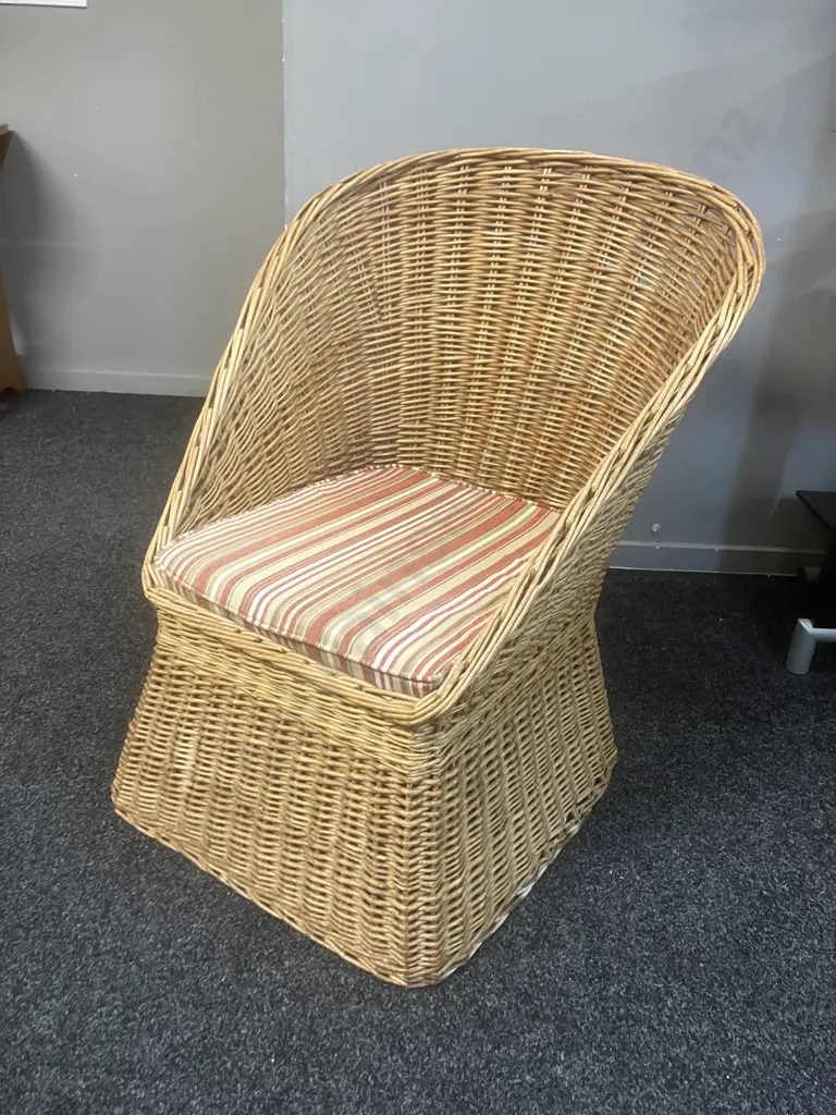 Vintage Wicker Chair Image 1++