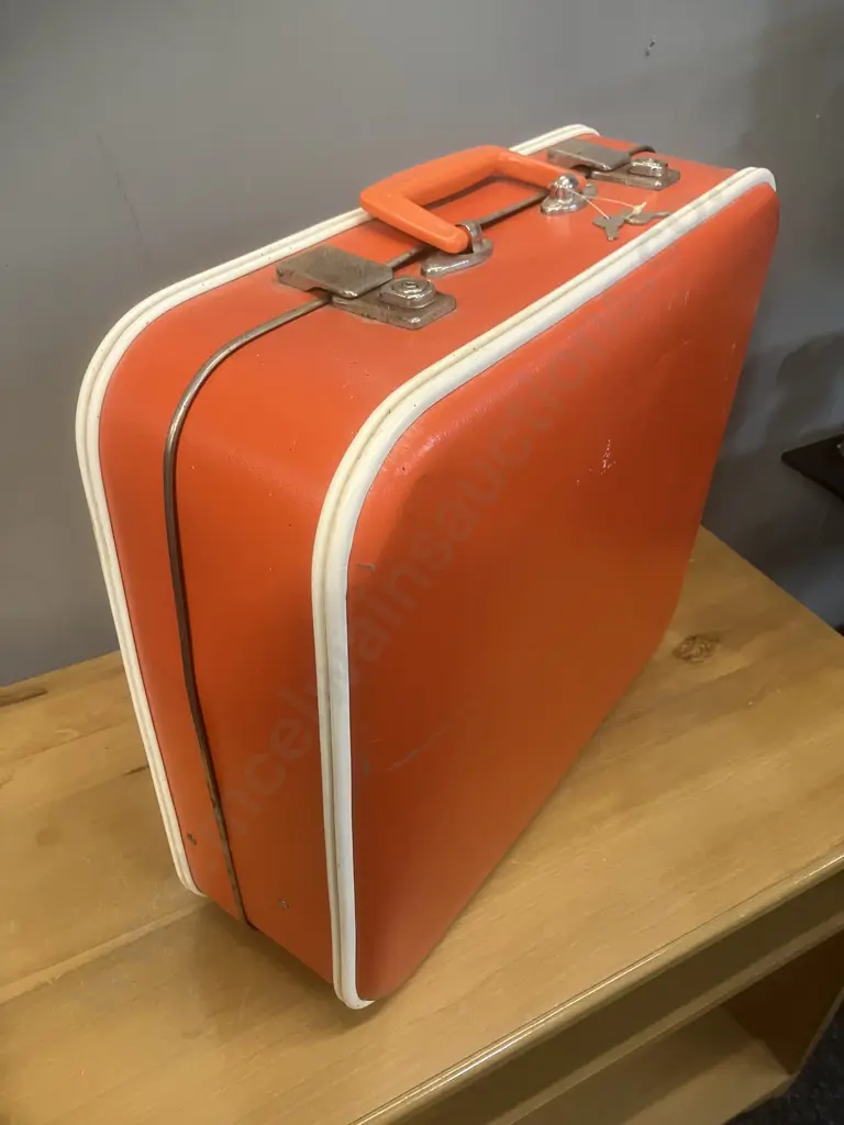 Vintage Optima Picnic Ware 1960's Picnic Set With Keys - Orange With White Piping Image 1++