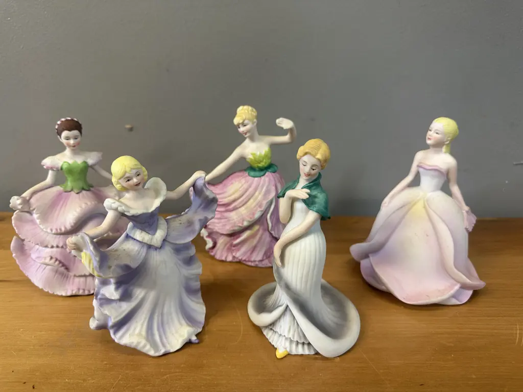 Franklin Porcelain Figurines Including Victoria, Catherine, Elizabeth, Francis & Margaret Image 1++