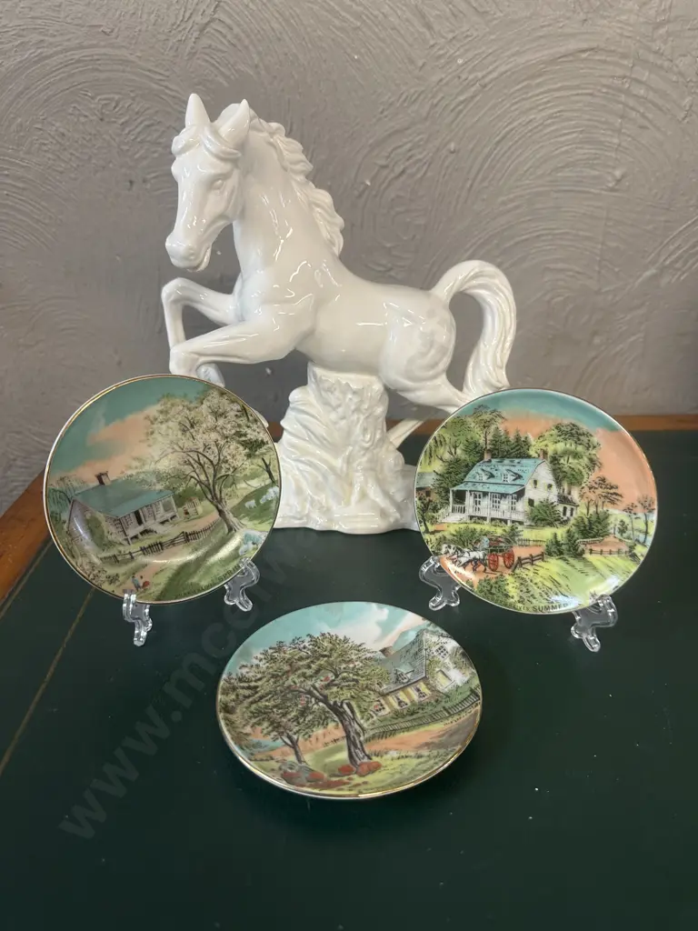 White Horse Figurine & Decorative Plates x3 Image 1++