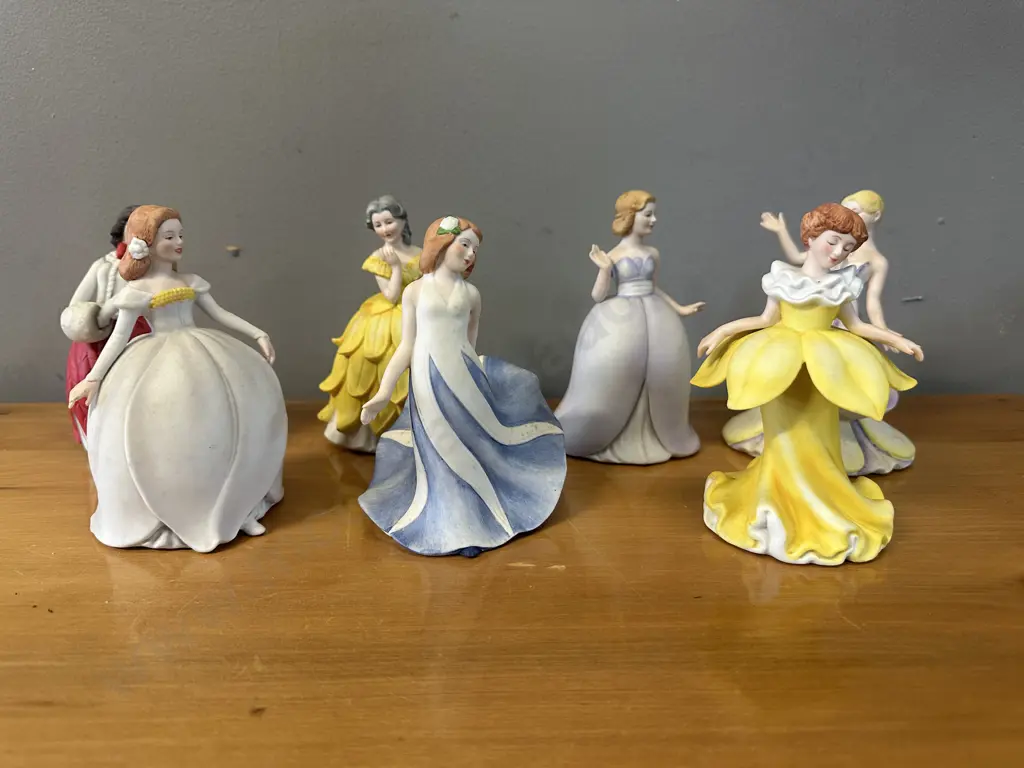 Selection Of The Flower Maidens Of The Year Figurines Including Amanda, Christina, Julia, Jocelyn, Delores, Lucielle & Image 1++