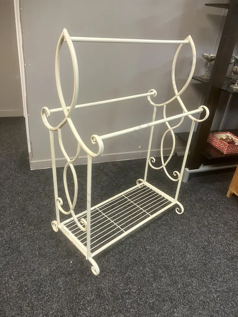 French Country Style Metal Towel Rack. H90 W62 D33cm Image 1++
