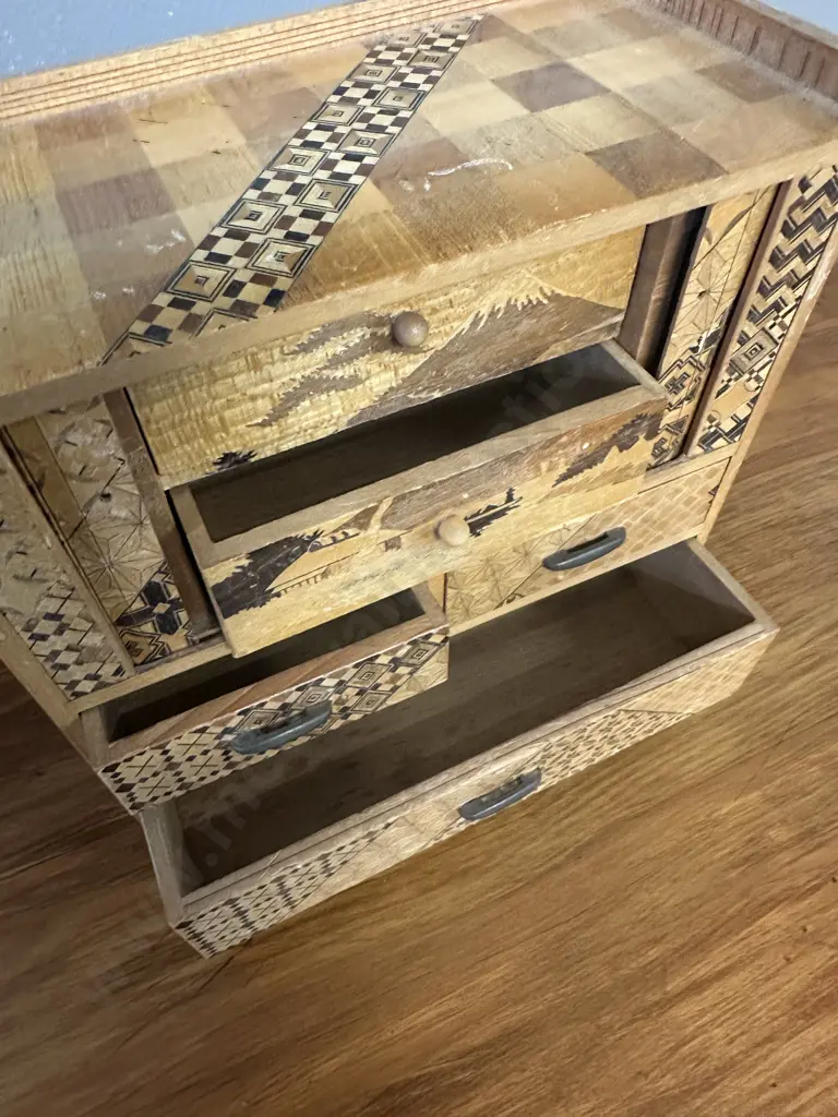Vintage Wooden Inlaid Oriental Themed Jewellery Box H22 W21.5 D10.5cm. Image 1++