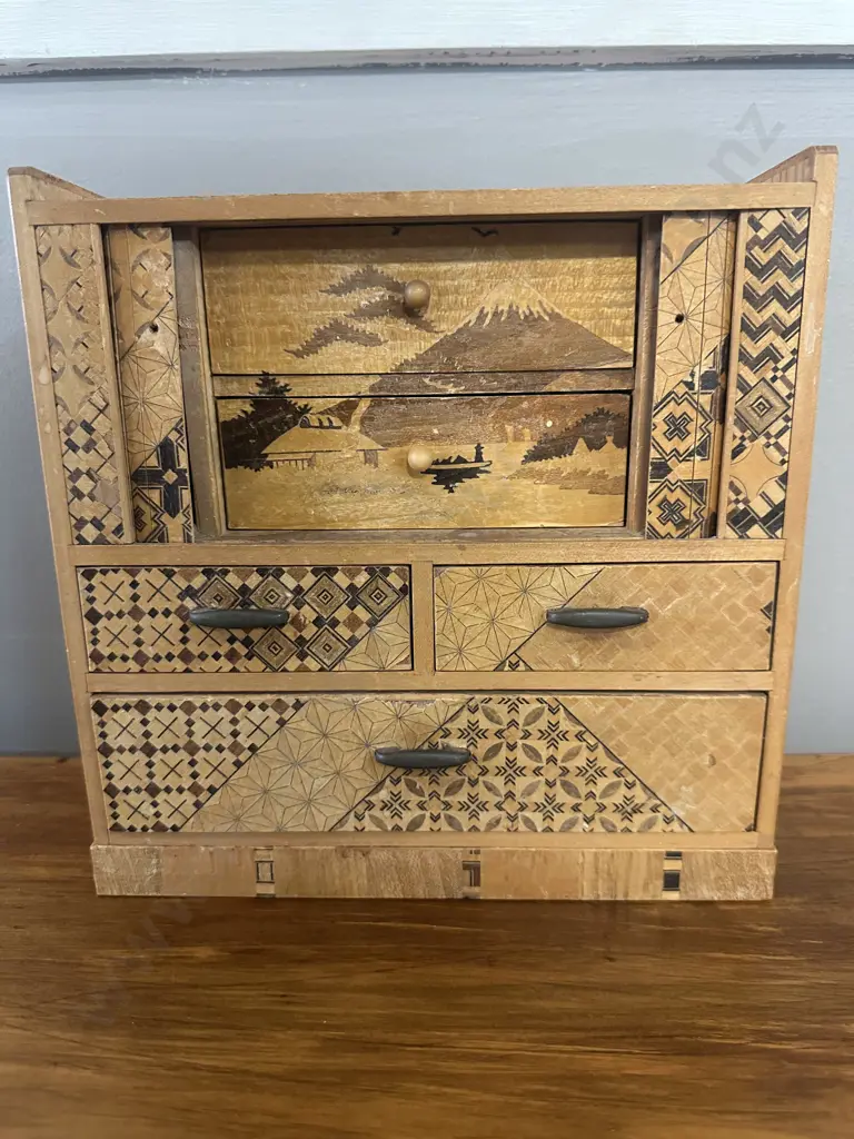 Vintage Wooden Inlaid Oriental Themed Jewellery Box H22 W21.5 D10.5cm. Image 1++