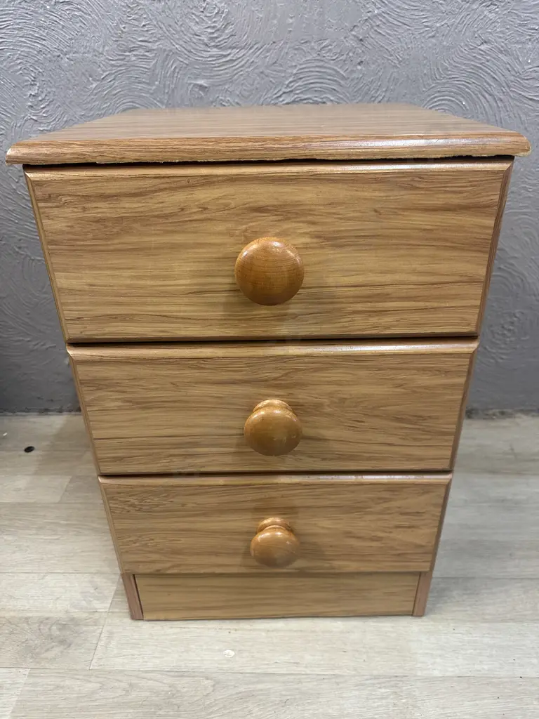 Furnells Furniture Rimu Effect Three Drawer Bedside Cabinet H61 W40 D40cm. Image 1++