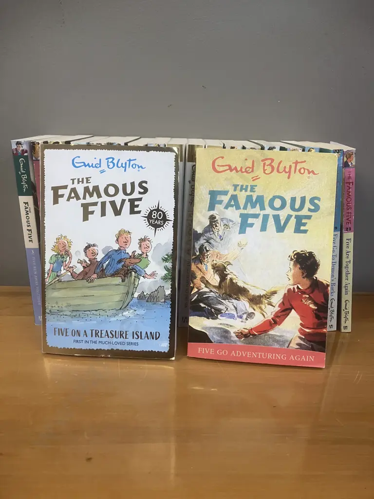 The Famous Five Series by Enid Blyton (Missing Book 20) Image 1++