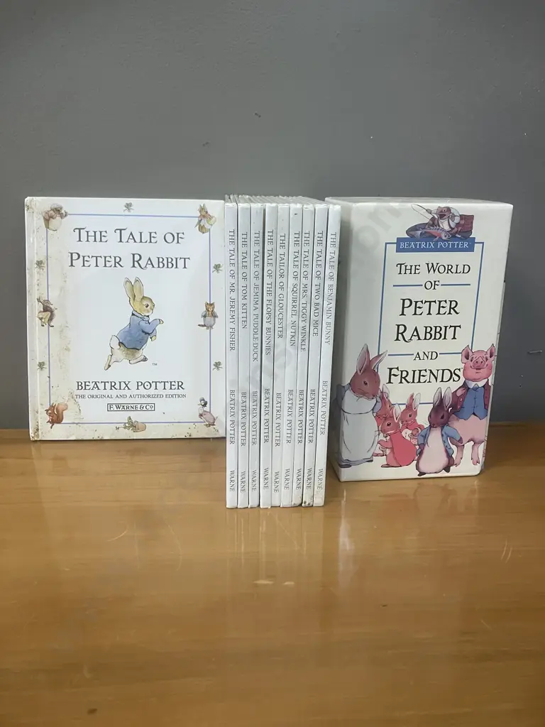 Beatrix Potter The Peter Rabbit Library Hardcover Book Set of 10 (1996) & Peter Rabbit & Friends Box Set VHS 1992 Image 1++